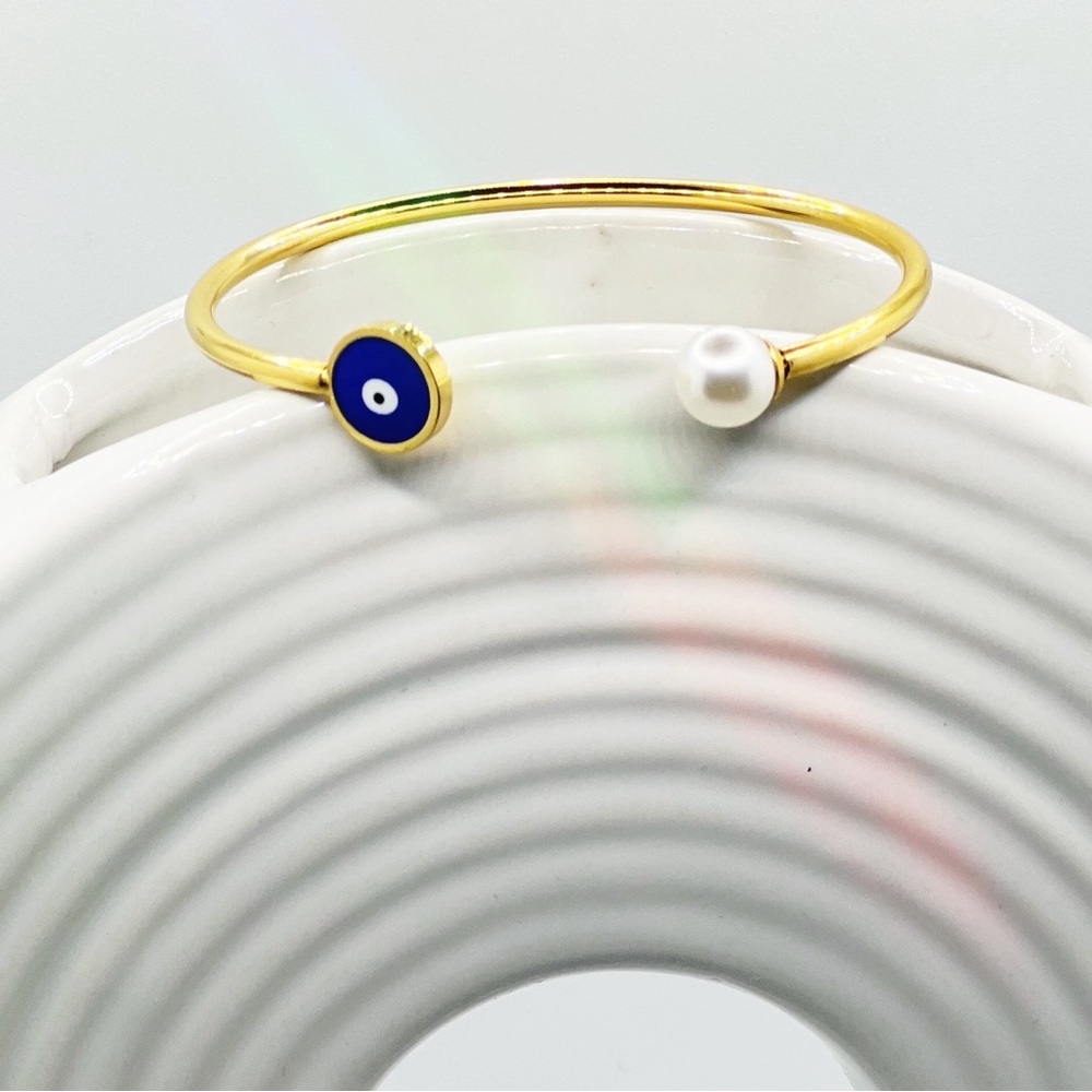 Gold pearl evil eye 🧿cuff bracelet
